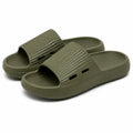 Claquettes 36/37 en matière synthétique vert kaki - semelle texturée pour usage quotidien