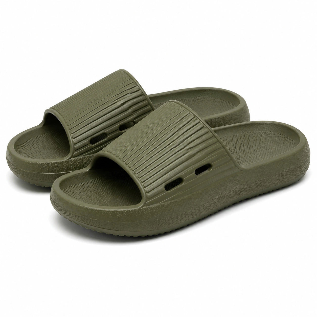 Claquettes 36/37 en matière synthétique vert kaki - semelle texturée pour usage quotidien